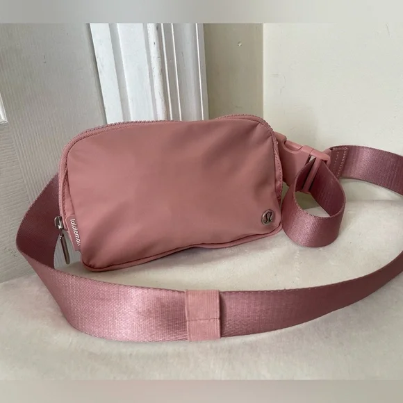 lululemon athletica Dusty Pink Crossbody Belt Bag - Picture 5 of 7